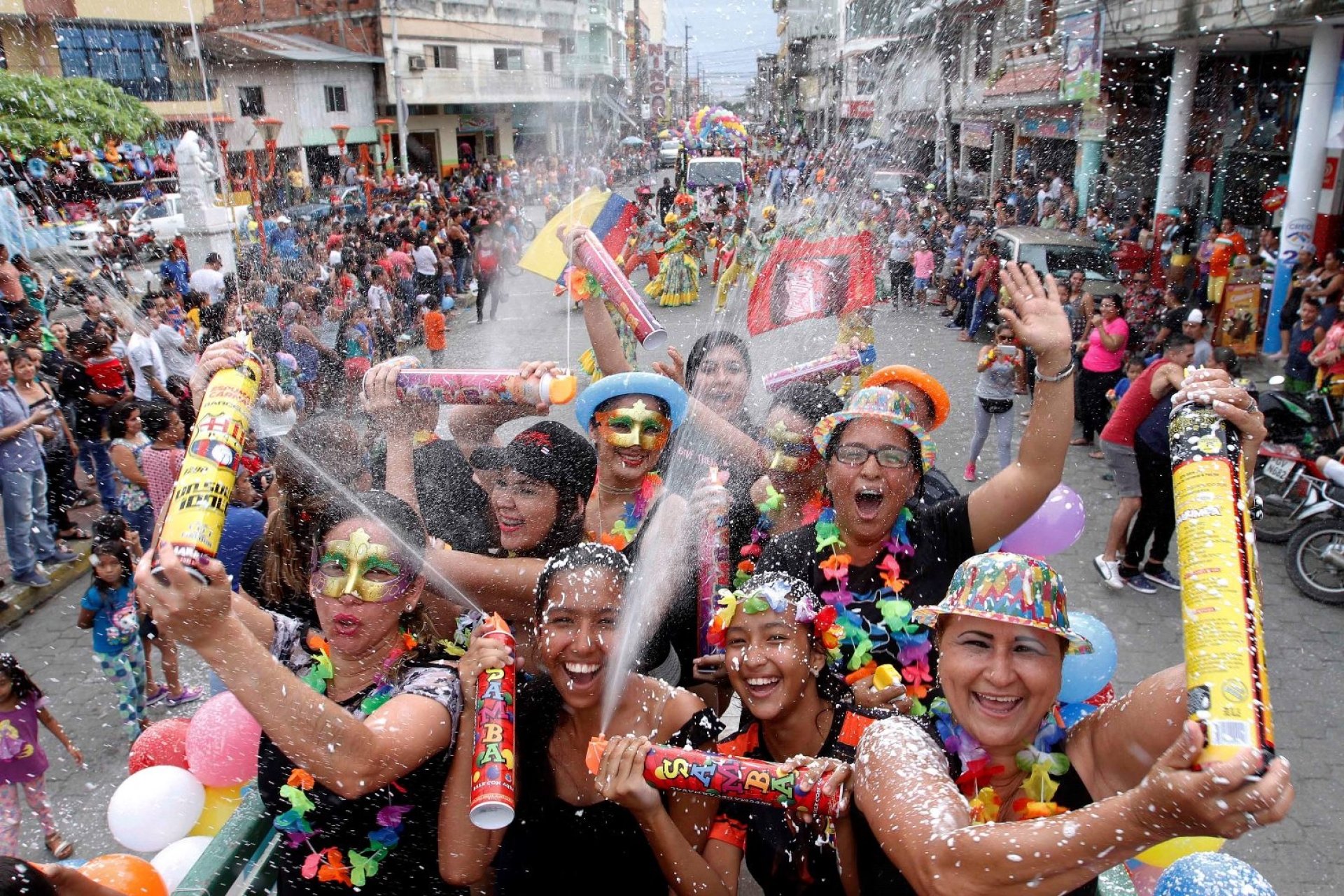 Fiestas que llenan de color al Ecuador 