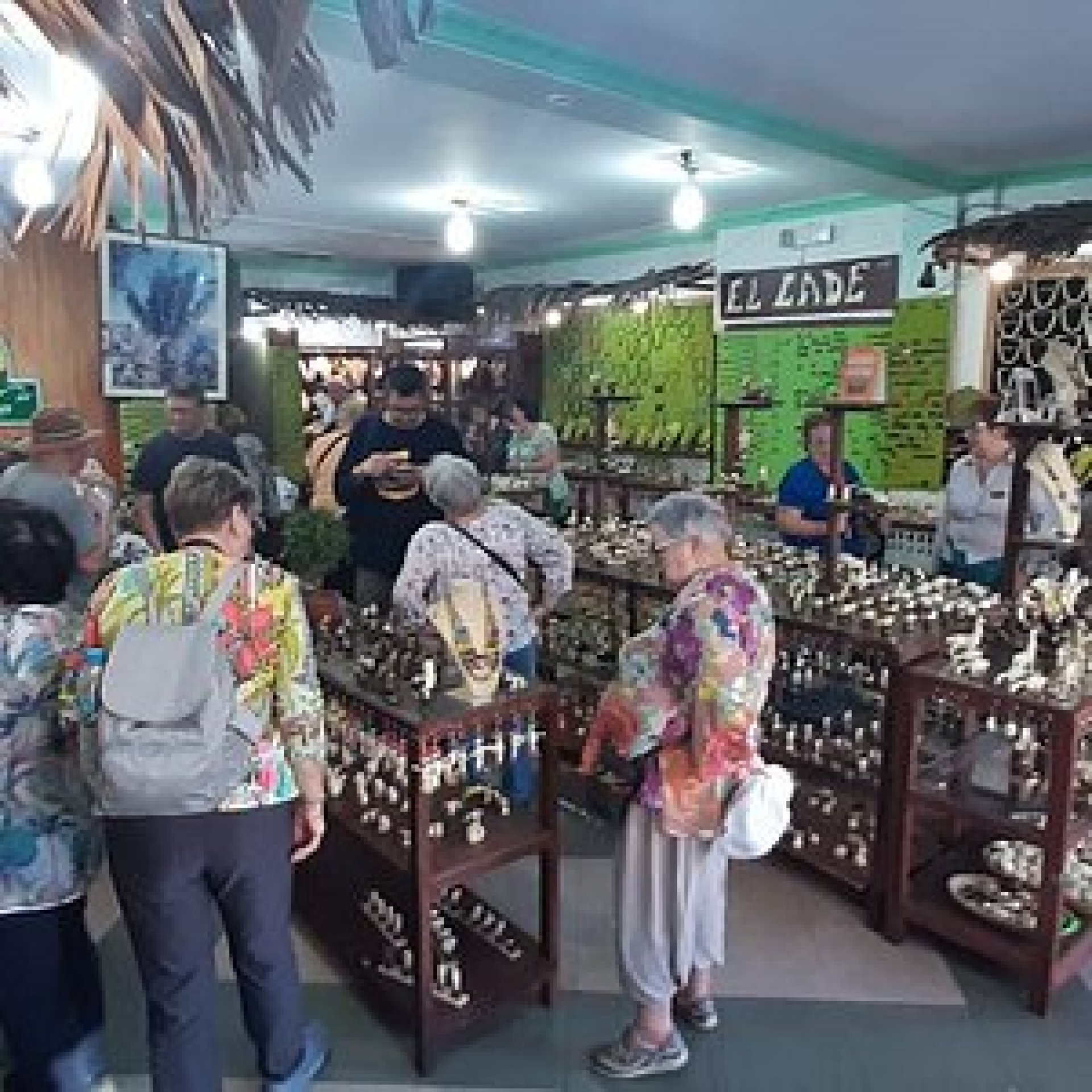 Foto The Best Souvenir Shops in Baños