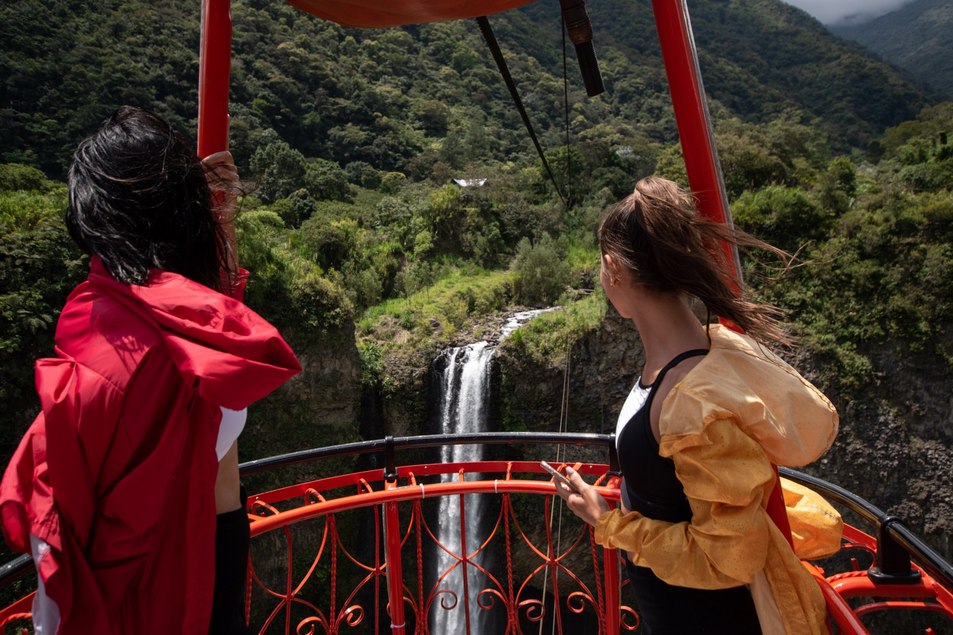 Foto Ultimate Guide: Choose Your Baños de Agua Santa Adventure (Full Tour vs. Waterfalls Route)