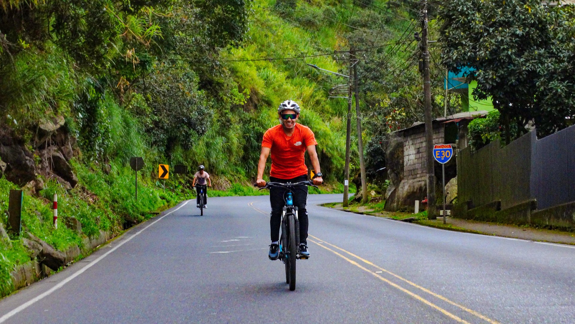 Guía de precios para recorrer la ruta de las cascadas en Baños