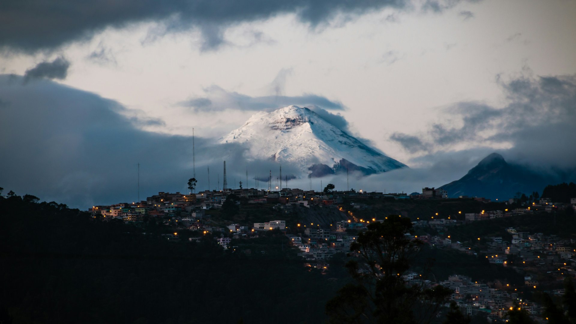 De Baños a Quito: parada en Quilotoa o Cotopaxi: experiencia y transporte en uno