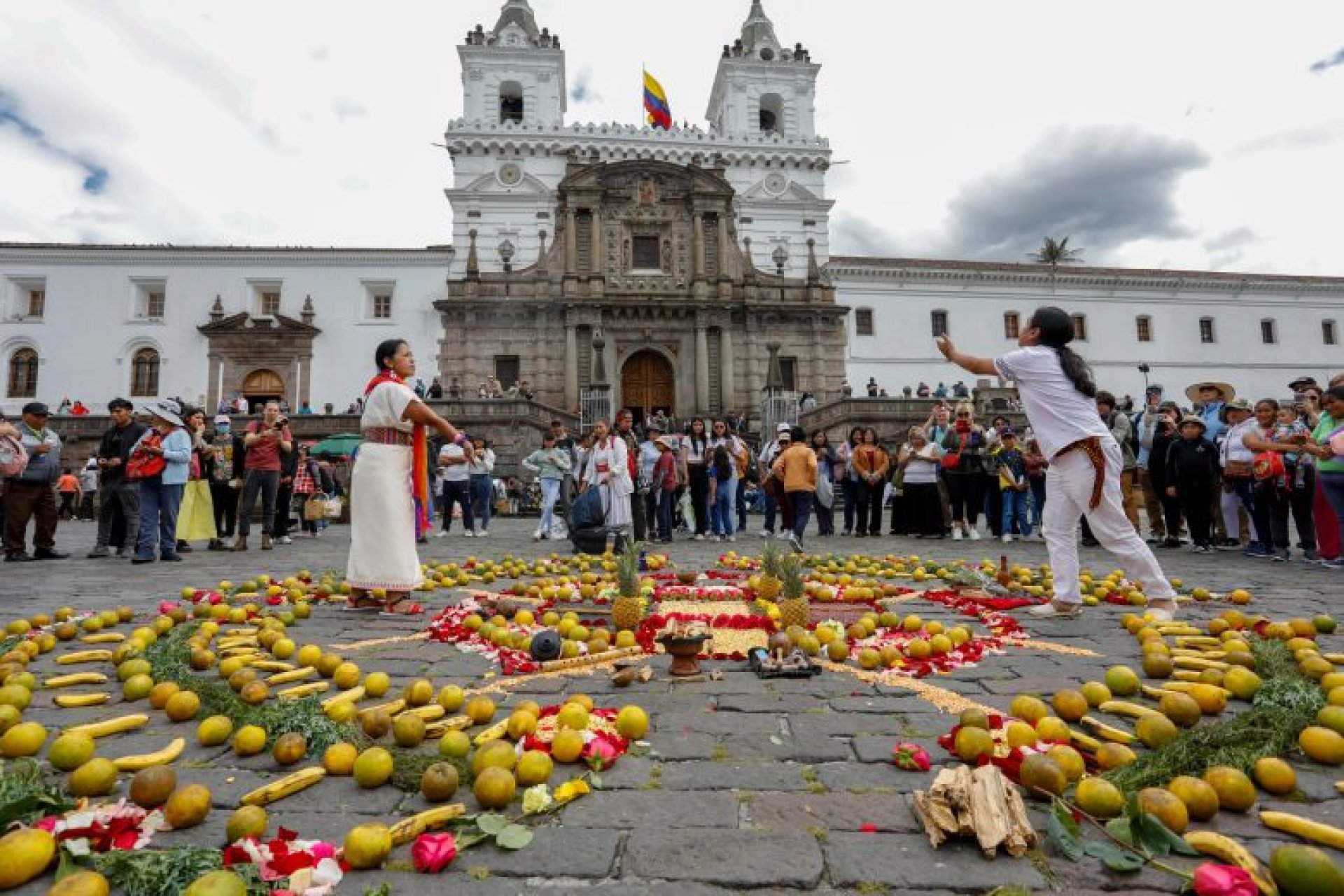 Foto Fiestas que llenan de color al Ecuador